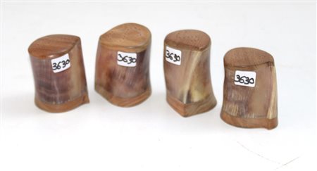 Lotto composto da due coppie di sale e pepe in corno e legno