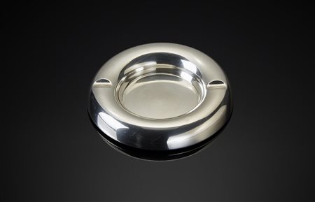 Posacenere in argento a corpo liscio. Tit. 925 (gr. 200) (d. cm 15,5) -EN A...