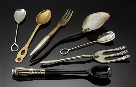 Lotto composto da quattordici posate da servizio di fatture diverse -EN Lot...