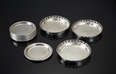 Lotto composto da dieci sottobicchieri in argento e uno in metallo argentato...