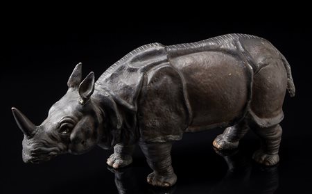 Arte del sec. XX "Rinoceronte" scultura in carta pesta decorata in policromia...