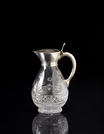 Versatoio in cristallo molato con presa e ghiera in metallo argentato (lievi...