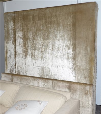 Letto matrimoniale a due piazze rivestito in raso (difetti) -EN A double bed...