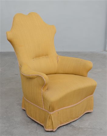 Poltrona da salotto rivestita in tessuto giallo con braccioli e schienale...