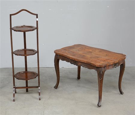 Lotto composto da un servomuto e un tavolino da salotto in radica (difetti)