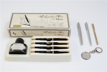 Lotto composto da alcune penne e un portachiave in argento (difetti)