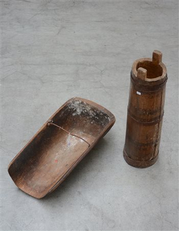 Lotto di due strumenti rurali per il burro e la farina (difetti)