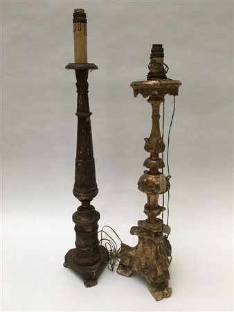 Lotto di due porta ceri in legno intagliato, montati a luce elettrica (h max...