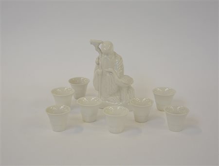 Arte orientale. Lotto composto da una sculturina raffigurante Santone e otto...