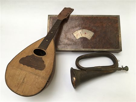 Lotto composto da un mandolino prodotto da Mitchell (etichetta all'interno),...