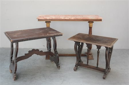 Lotto composto da due tavolini con sostegni a trespolo (difetti)