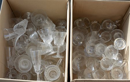 Lotto composto da due parti di servizi di bicchieri in vetro e cristallo...