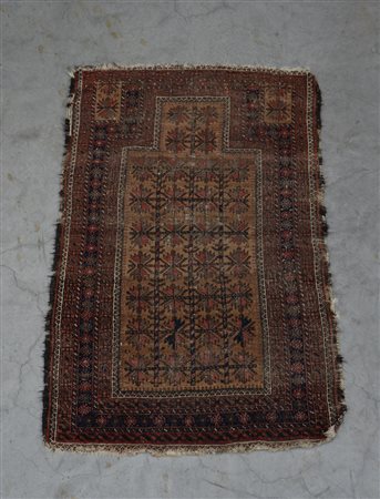 [Tappeti] Tappeto Beluchistan, Persia, inizio sec. XX. Disegno a preghiera...