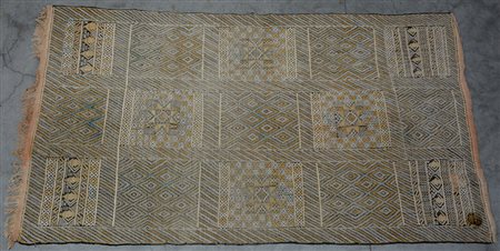 [Tappeti] Stuoia, Marocco, sec. XX. Disegno geometrico diviso in sezioni...