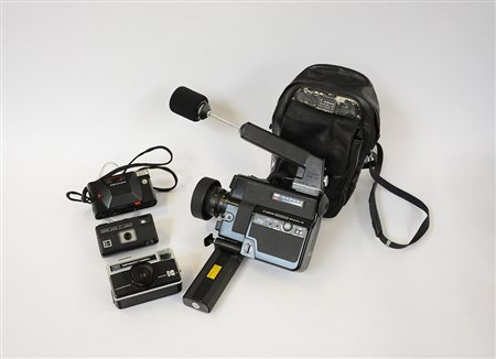 Lotto composto da una cinepresa Canon e tre macchine fotografiche di marche...