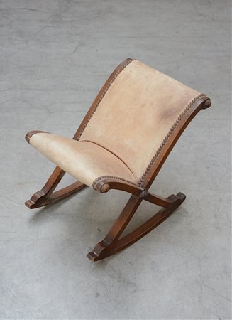 Sgabello a dondolo con struttura in legno e seduta rivestita in similpelle,...