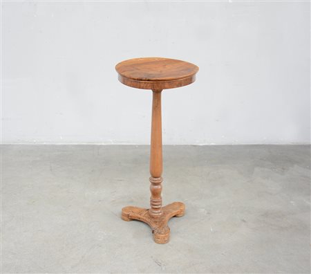 Base portavaso in noce con pianetto tondo (d. cm 37 x h. cm 80)