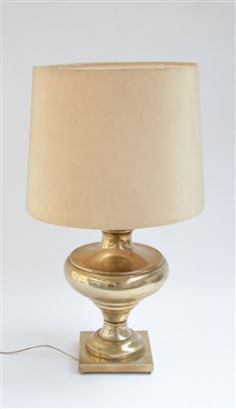 Lampada da tavolo a forma di vaso in ottone con paralume in stoffa (difetti)