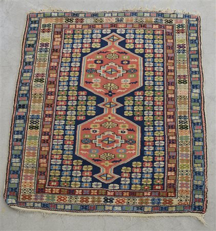 [Tappeti] Tappeto caucasico di moderna manifattura, disegno a medaglione rosa...