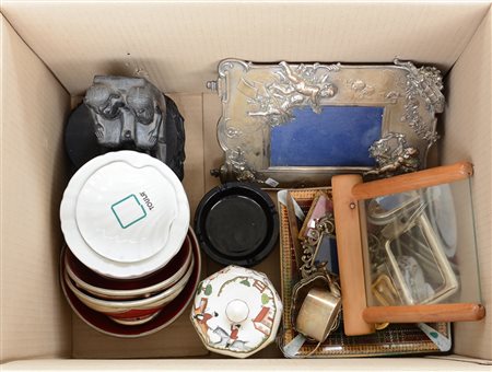 Lotto composto da numerosi oggetti in materiali diversi (difetti)