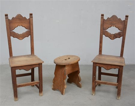 Sedia e sgabello in legno traforato e sagomato