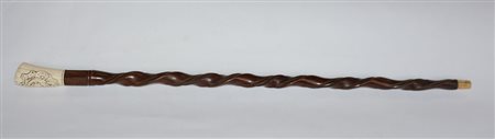 Bastone con canna a torciglione e presa a finto avorio (difetti)