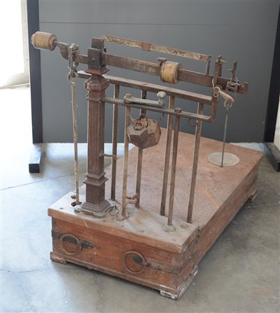 Pesa in ferro e legno (difetti)