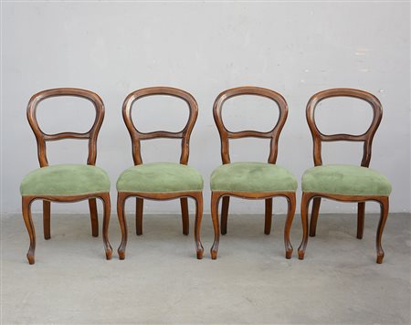 Gruppo di quattro sedie in noce "Luigi Filippo" (lievi difetti)