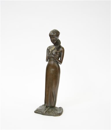 Scultura in bronzo raffigurante "Fanciulla con la treccia" (h cm 45) firmata...