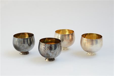 Gruppo di quattro coppette in argento con interno in vermeil. Italia, sec. XX...