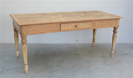 Tavolo da cucina ad un cassetto sottopiano. Gambe tornite (cm 180x78x78)...