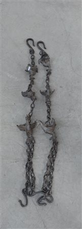 Lotto composto da due portapillole in argento, uno smaltato