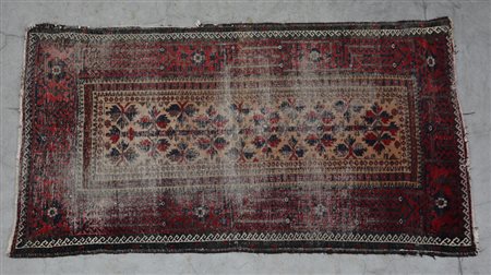 [Tappeti] Tappeto Beluchistan, Persia, sec. XX. Disegno geometrico nei toni...