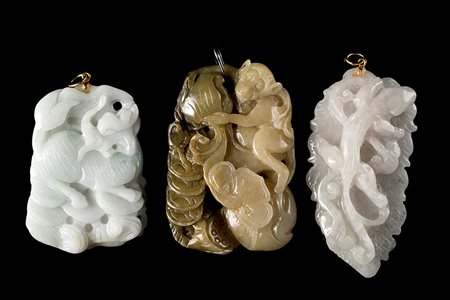 Tre intagli in giada e giadeite, raffiguranti scimmia e creature fantastiche...