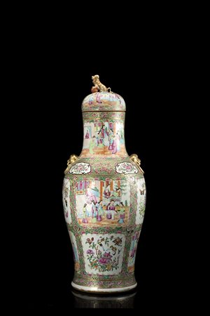 Vaso in porcellana Famiglia Rosa cantonese decorato con scene di vita e...