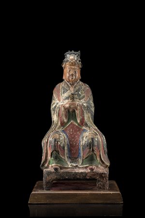 Scultura in bronzo laccato raffigurante mandarino con tavoletta hu, con...