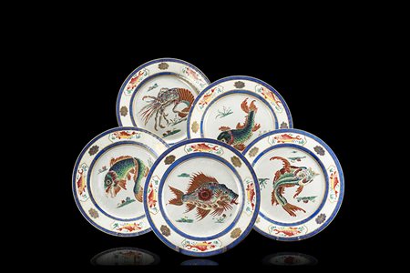 Cinque piatti in porcellana da esportazione bianca e blu e Famiglia Rosa...
