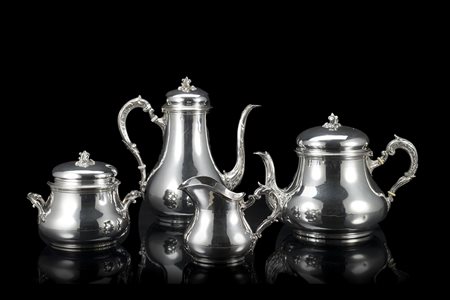 Servizio da tè e caffè in argento composto da caffettiera, teiera, lattiera e...