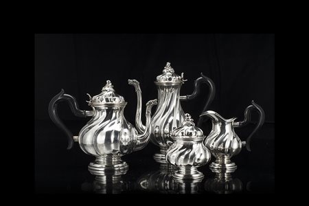Servizio in argento nello stile del barocchetto genovese, composto da...