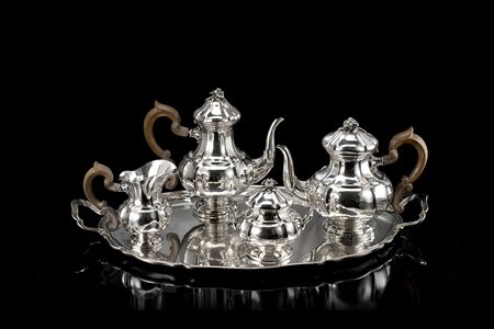 Servizio in argento da tè e caffè composto da caffettiera, teiera, lattiera,...
