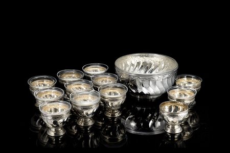 Servizio da macedonia in argento composta da una bowl e dodici coppette con...