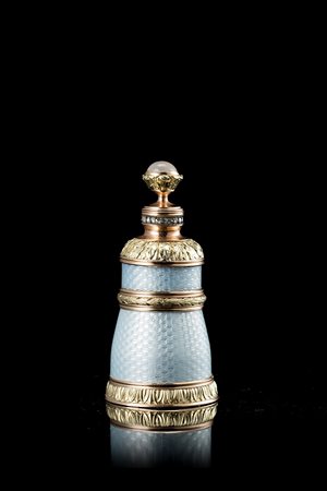 Porta profumo in oro 14K, smalto turchese e diamanti, di forma troncoconica,...
