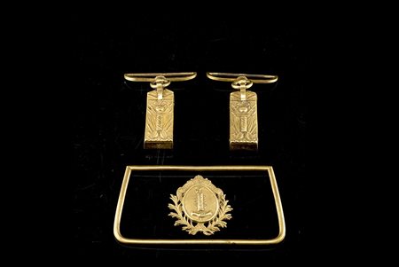 Importante cimelio garibaldino di metallerie dorate al mercurio composto da:...