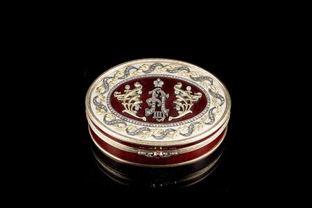 Scatola in oro 14K, smalto traslucido rosso e bianco, e diamanti; di forma...