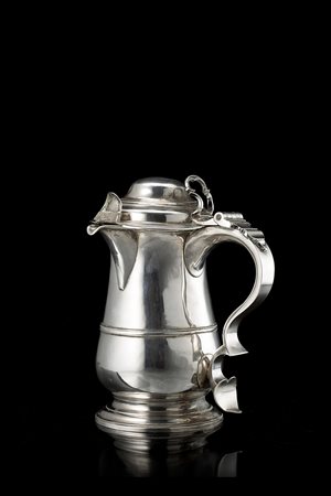 Tankard in argento trasformato in versatoio, con corpo a balaustro su piede...