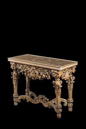 Tavolo da centro con piano intarsiato "alla certosina" in osso a motivi...