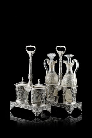 Mostardiera ed oliera in argento con basi rettangolari, cestini a tre...