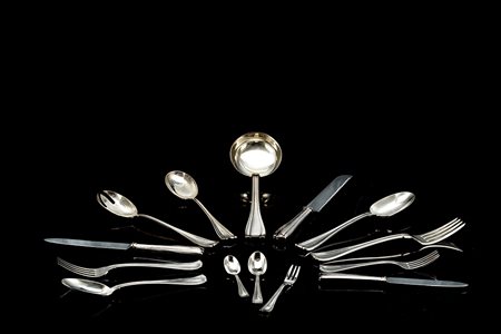 Servizio di posate in argento composto da ventiquattro forchette, dodici...