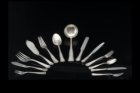 Servizio di posate in argento con prese lisce composto da ventuno forchette,...