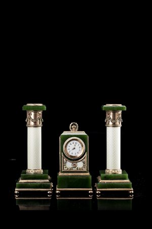 Trittico in pietra dura, oro 14K, smalto traslucido bianco, perline, diamanti...